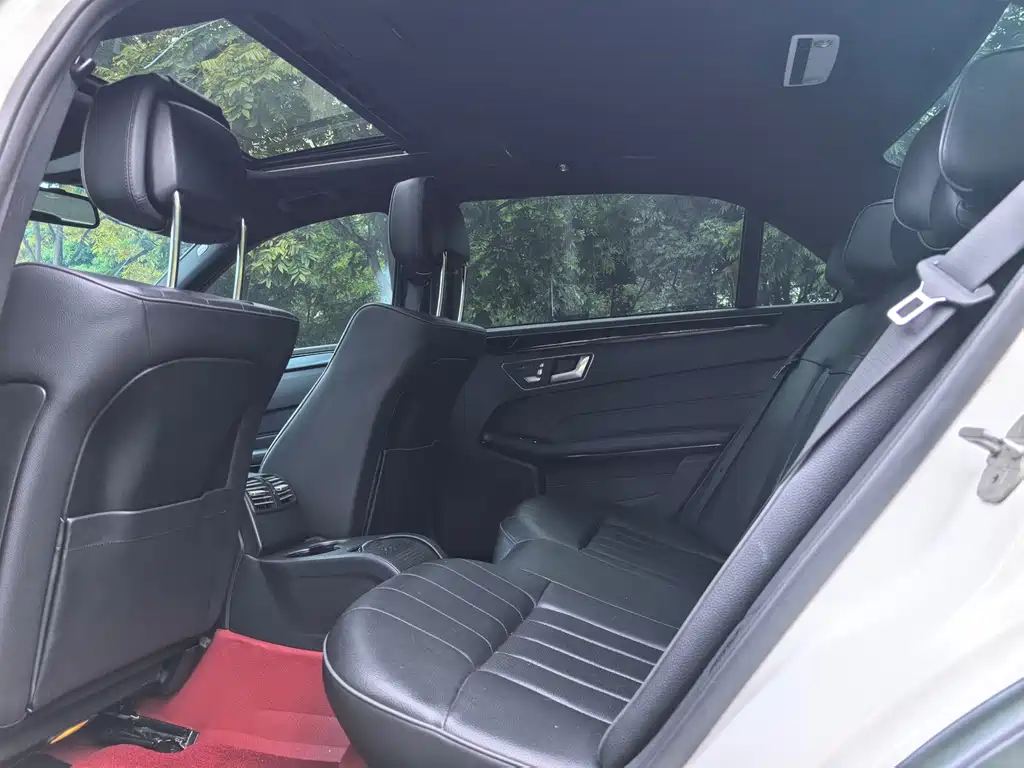 Mercedes-Benz E-Class — миниатюра 5