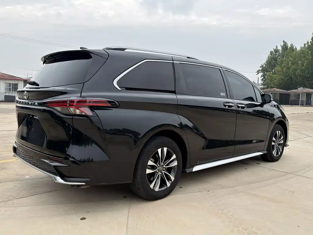Toyota Granvia — миниатюра 6