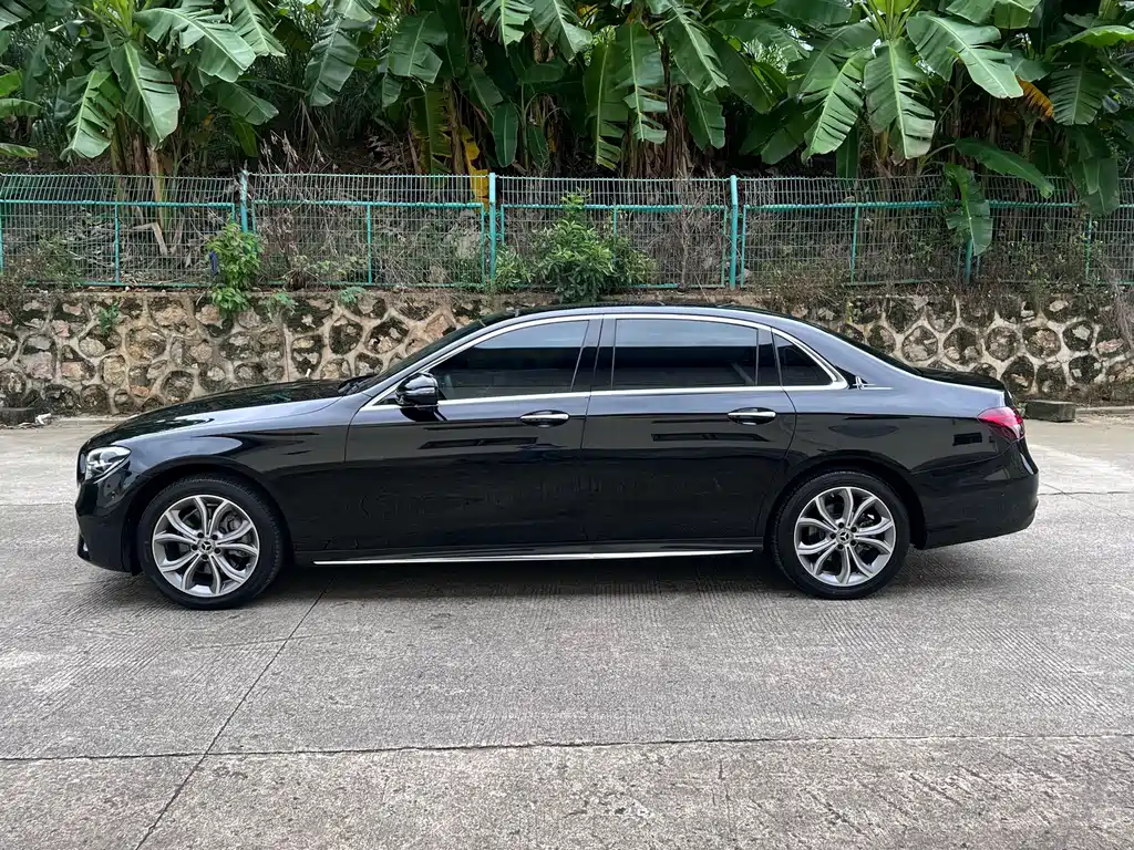 Mercedes-Benz E-Class — миниатюра 3