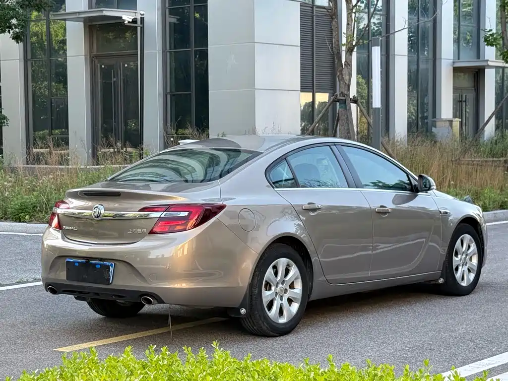 Buick Regal — миниатюра 10