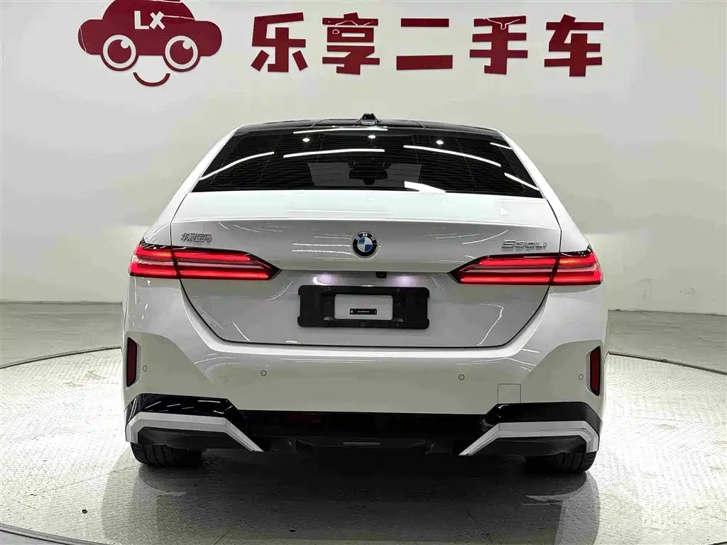 BMW 5 Series — миниатюра 4