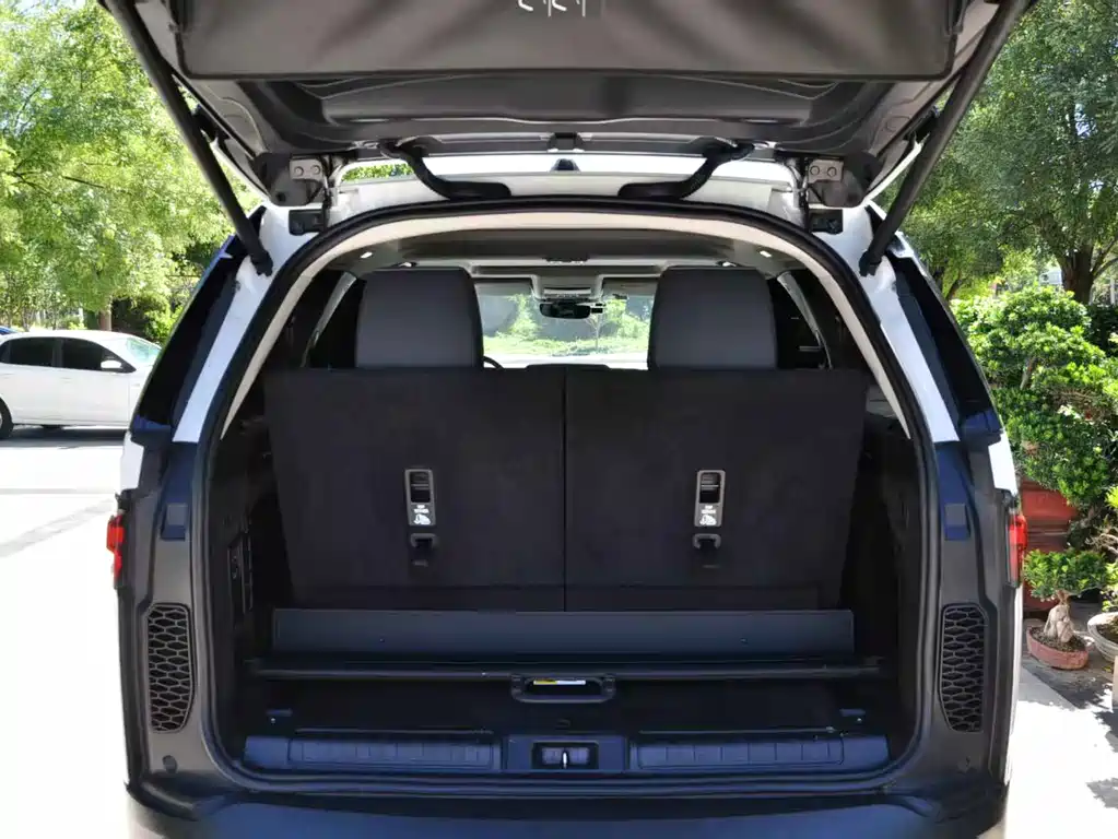 Land Rover Discovery — миниатюра 7