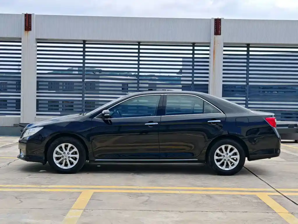 Toyota Camry — миниатюра 4