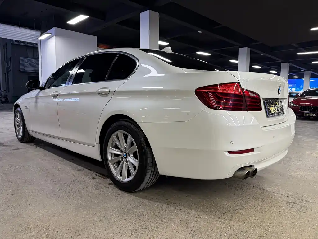 BMW 5 Series — миниатюра 11
