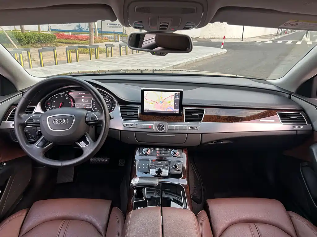 AUDI A8