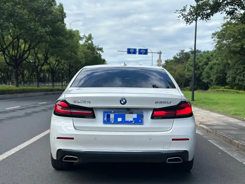 BMW 5 Series — миниатюра 8