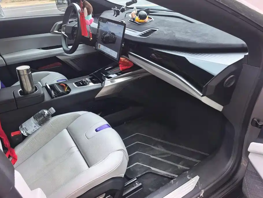 HiPhi HiPhi Z 2023 мест