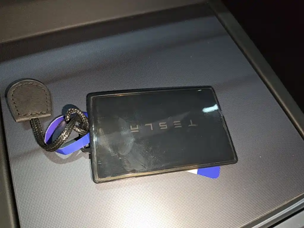 Tesla Model 3 — миниатюра 9