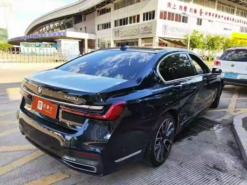 BMW 7 Series — миниатюра 8