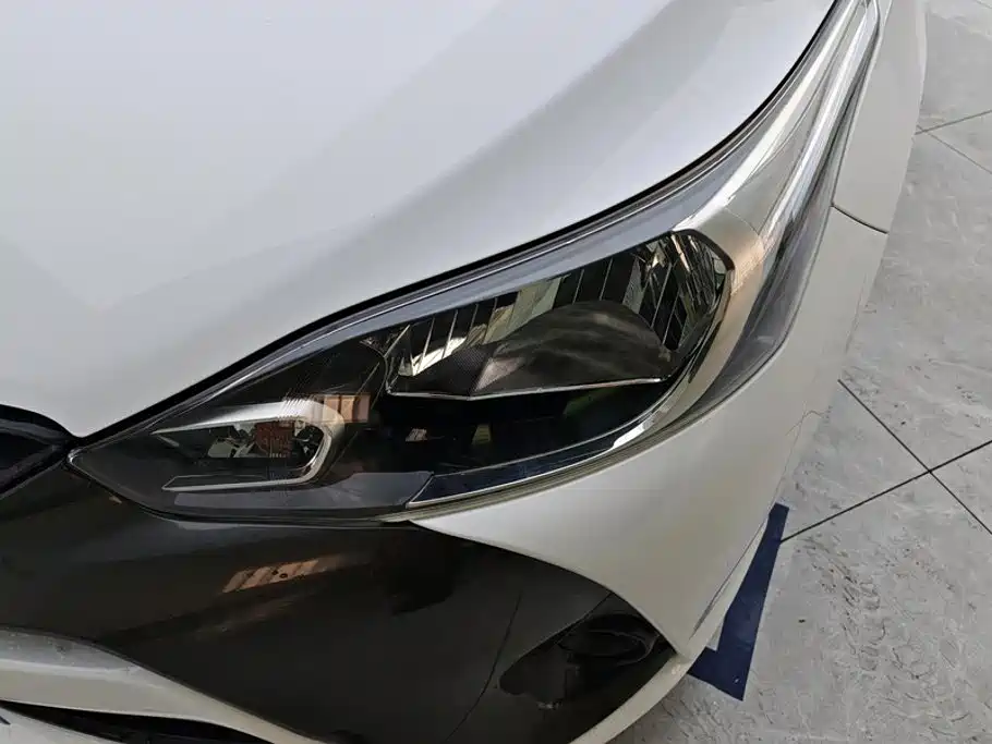Toyota Yaris L — миниатюра 5