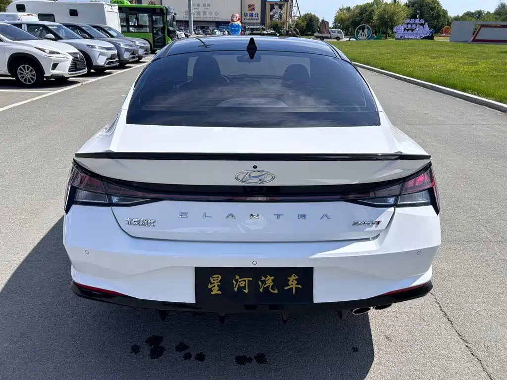 Hyundai Elantra — миниатюра 9