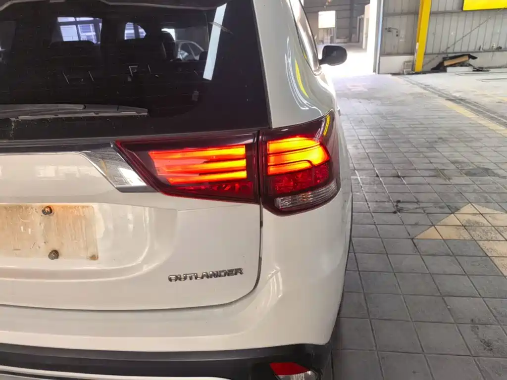 Mitsubishi Outlander — миниатюра 8
