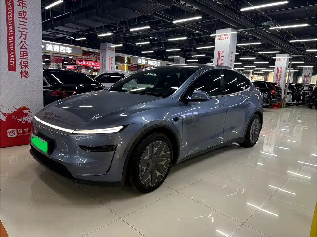 Tesla Model Y L 2026