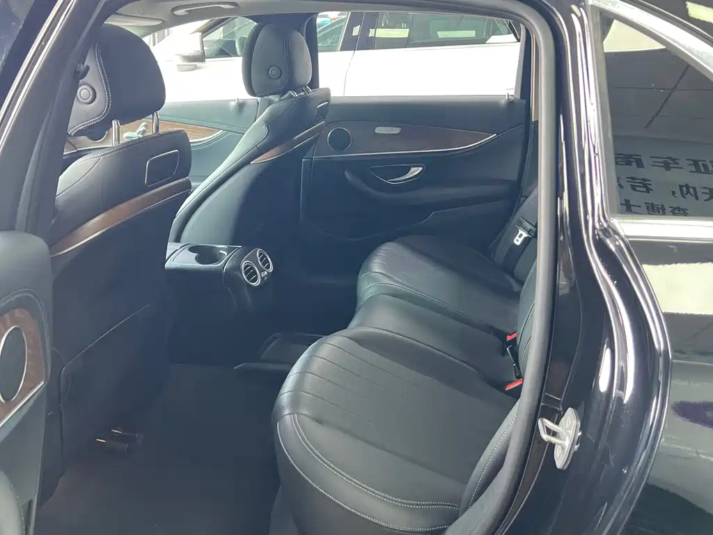 Mercedes-Benz E-Class — миниатюра 6