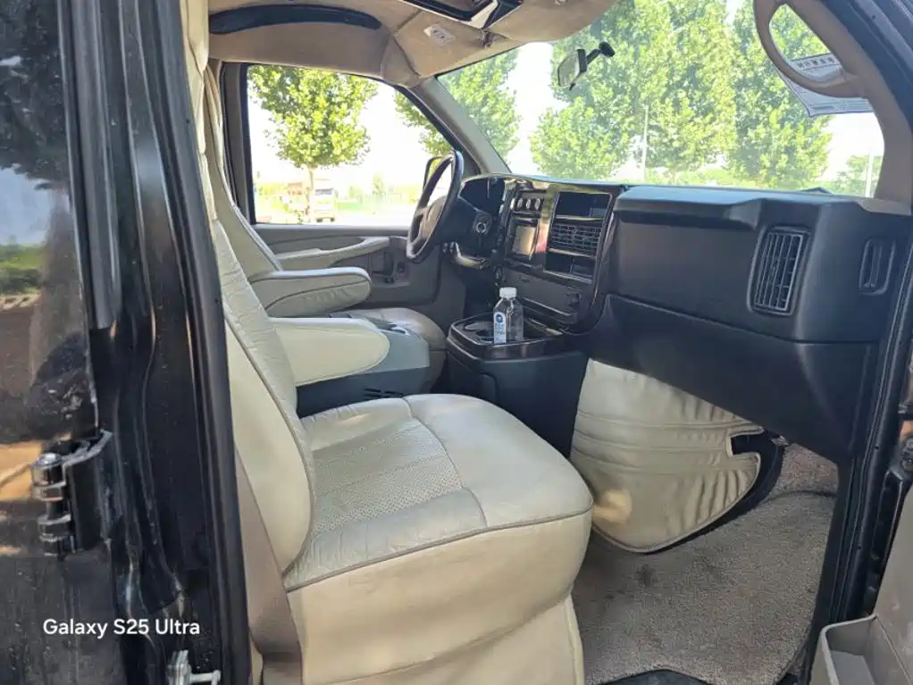 GMC Savana — миниатюра 3
