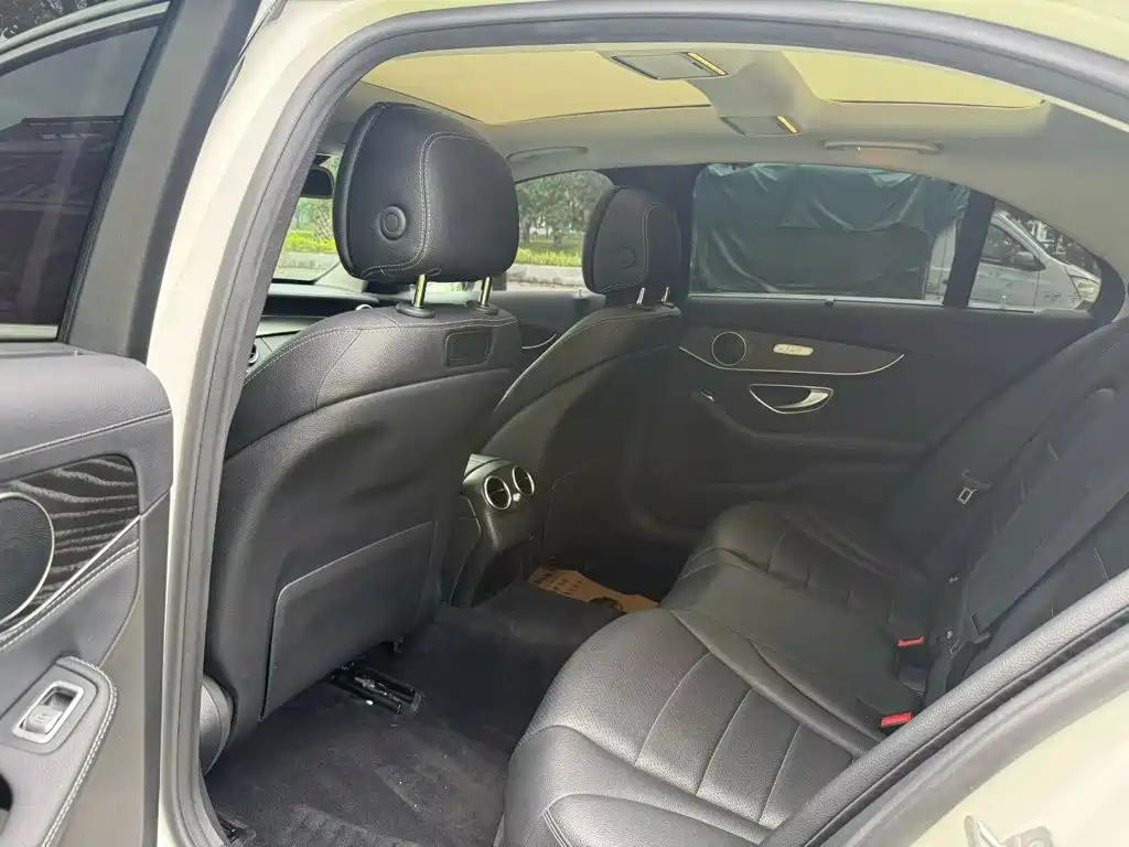 Mercedes-Benz C-Class — миниатюра 5