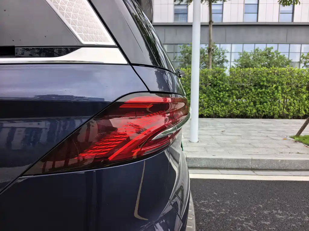 Roewe iMAX8 New Energy — миниатюра 17