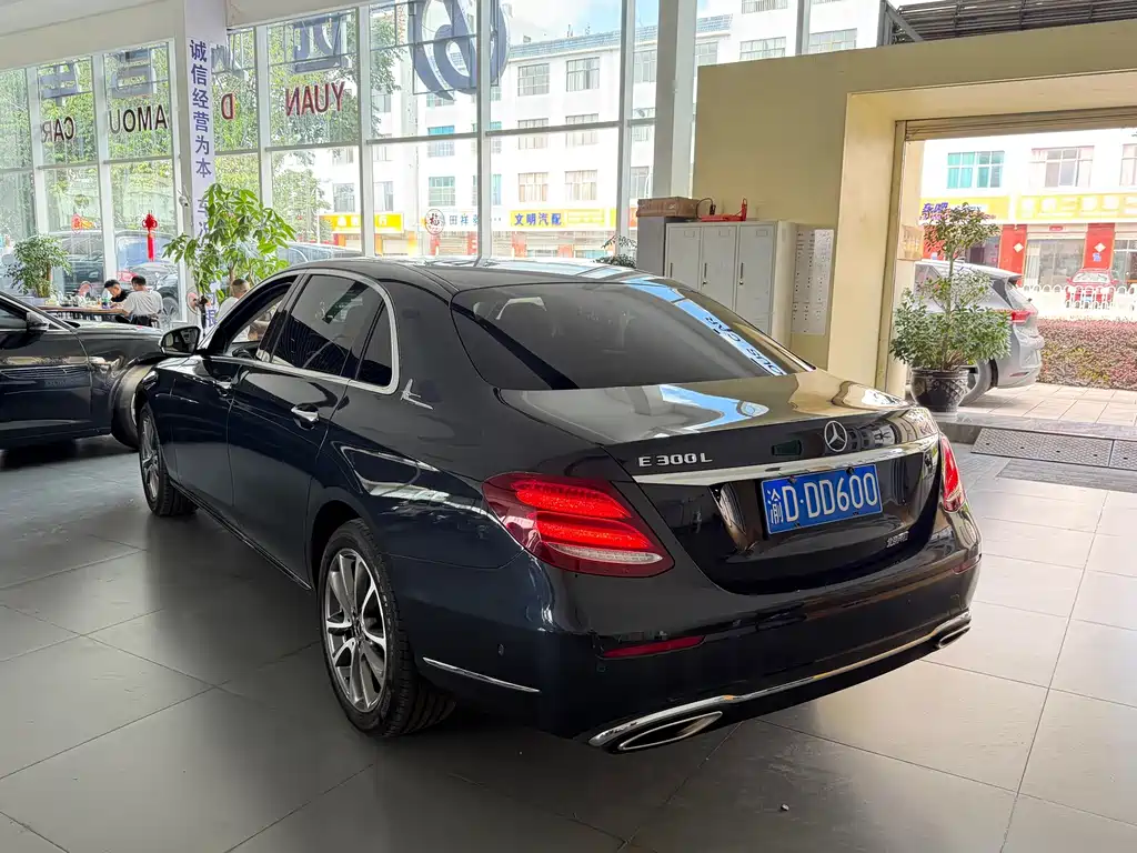 Mercedes-Benz E-Class — миниатюра 4