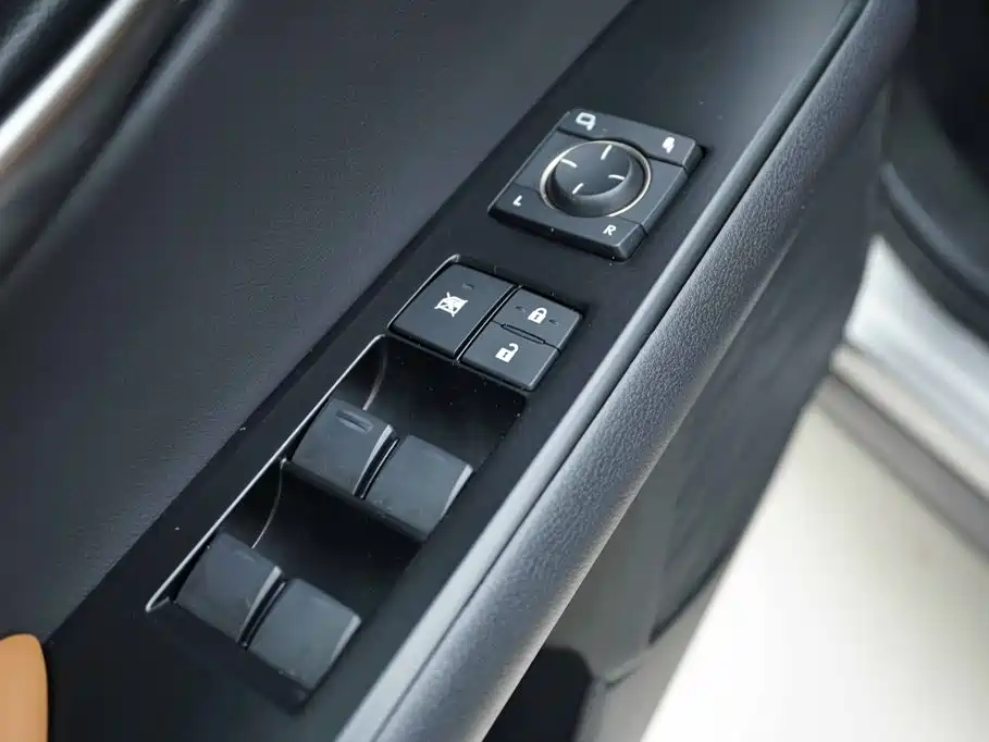Lexus UX — миниатюра 9