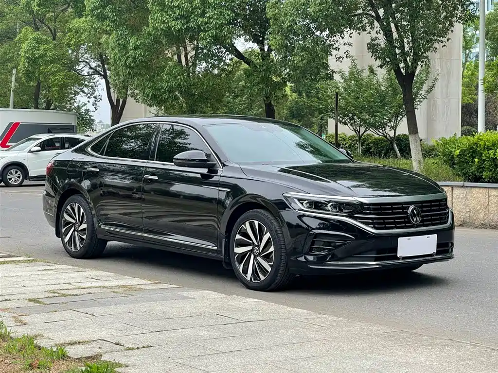Volkswagen Passat 2023 380TSI Luxury