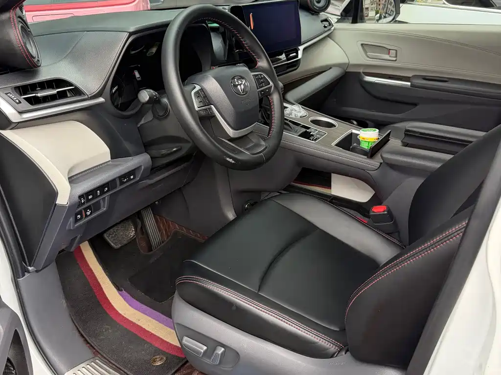 Toyota Sienna — миниатюра 4