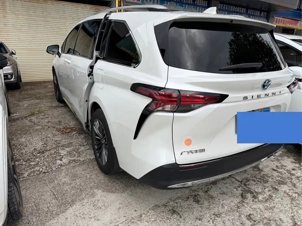 Toyota Sienna — миниатюра 13