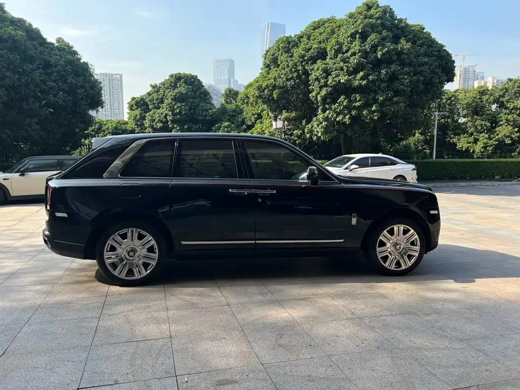 Rolls-Royce Cullinan — миниатюра 5