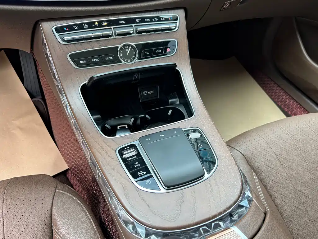 Mercedes-Benz E-Class — миниатюра 13