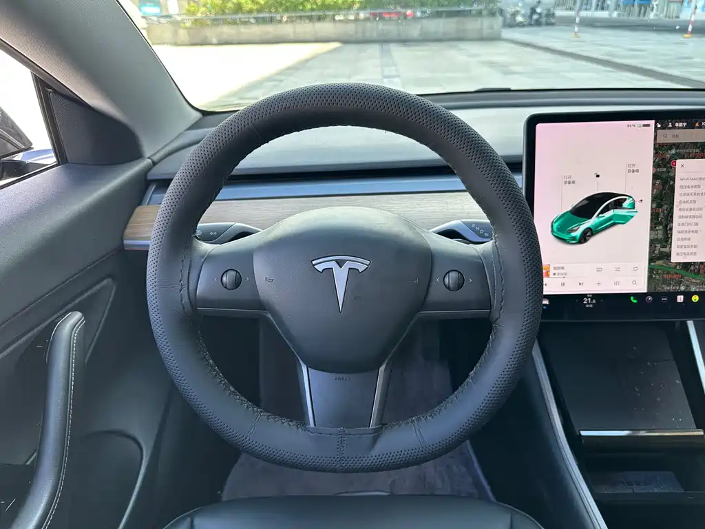 Tesla Model 3 — миниатюра 16
