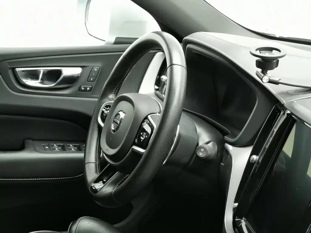 Volvo XC60 — миниатюра 22