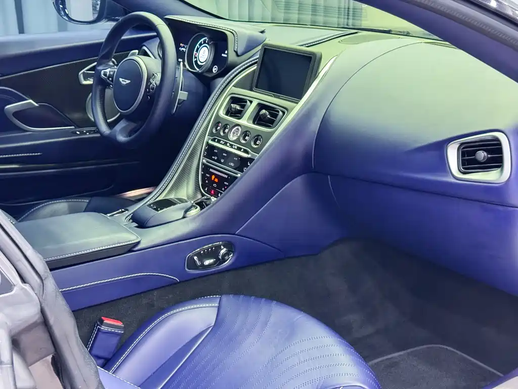 Aston Martin DB11 2019 4.0T V8 Coupe