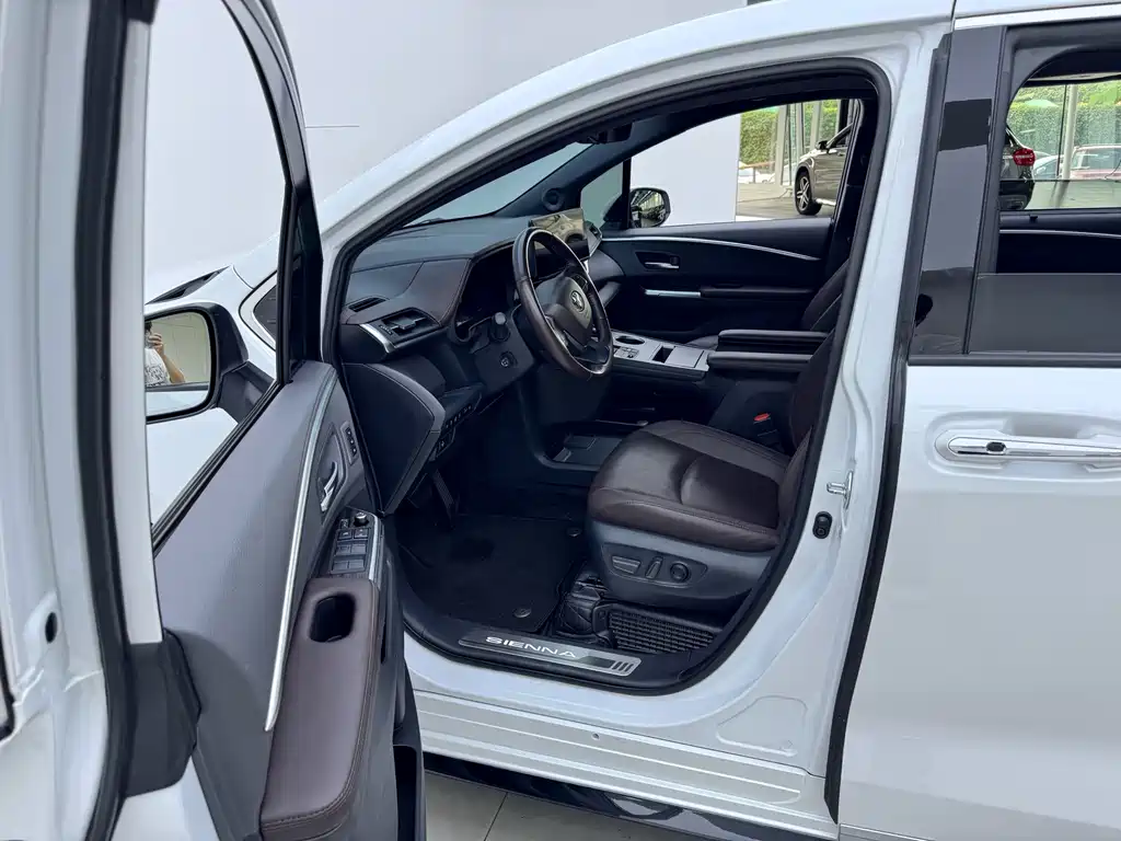 Toyota Sienna — миниатюра 7