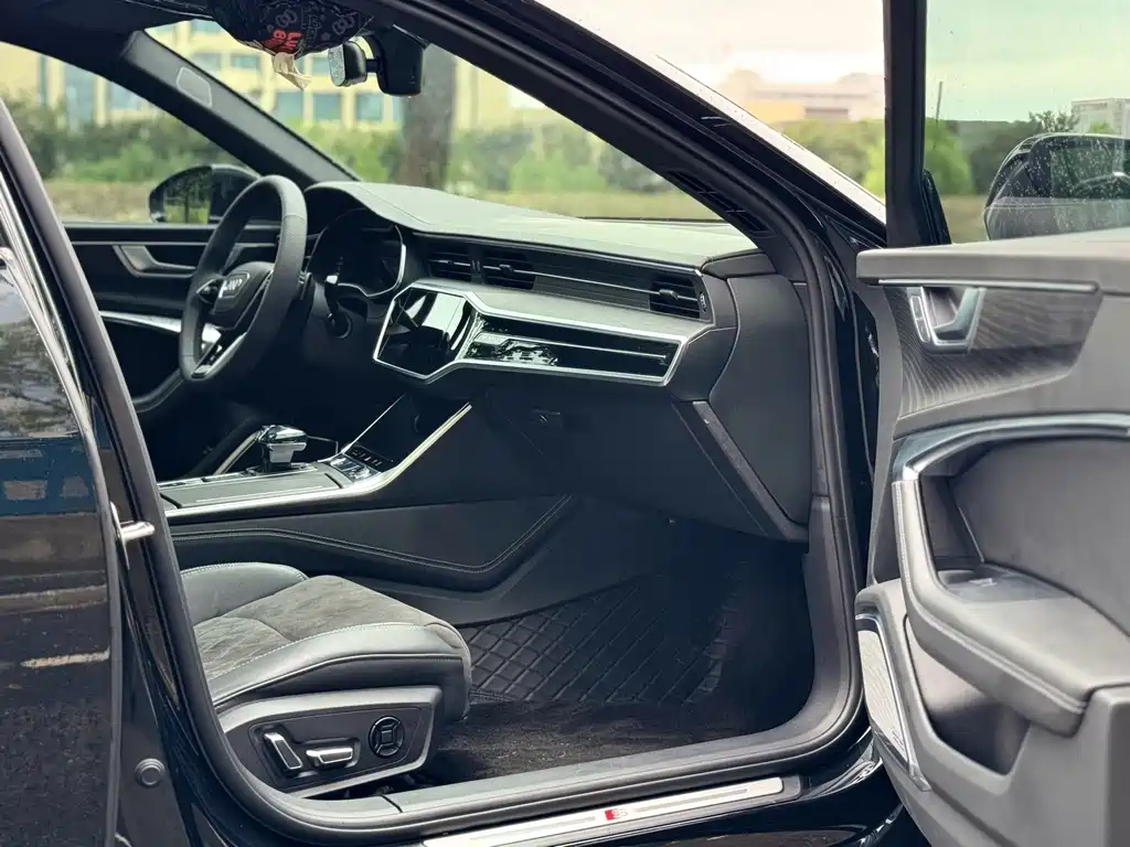 Audi A6L — миниатюра 12