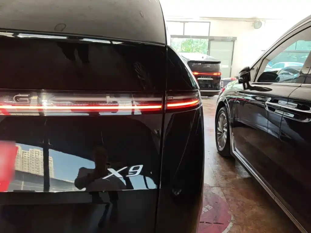 XPeng X9 — миниатюра 8