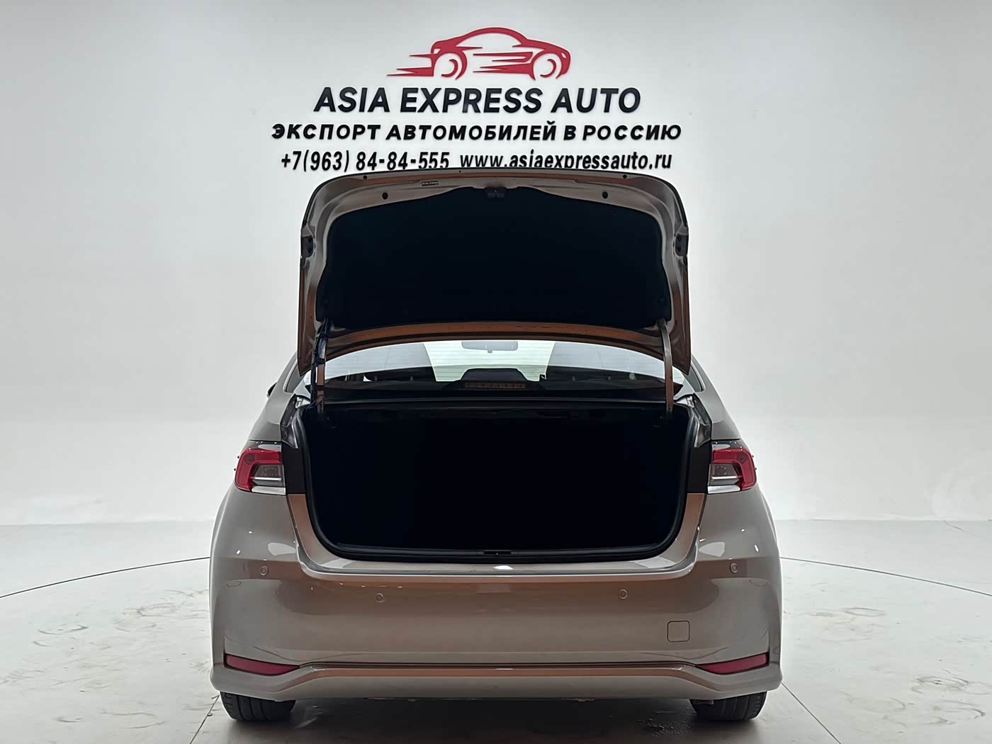 Toyota Corolla 1.5 л 2023 г. Серебристо-серый, пробег 40000 км