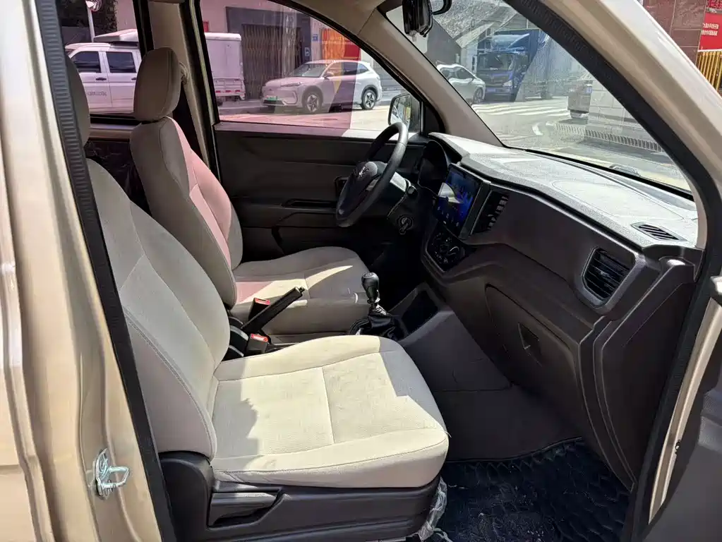 Wuling Hongguang V — миниатюра 9