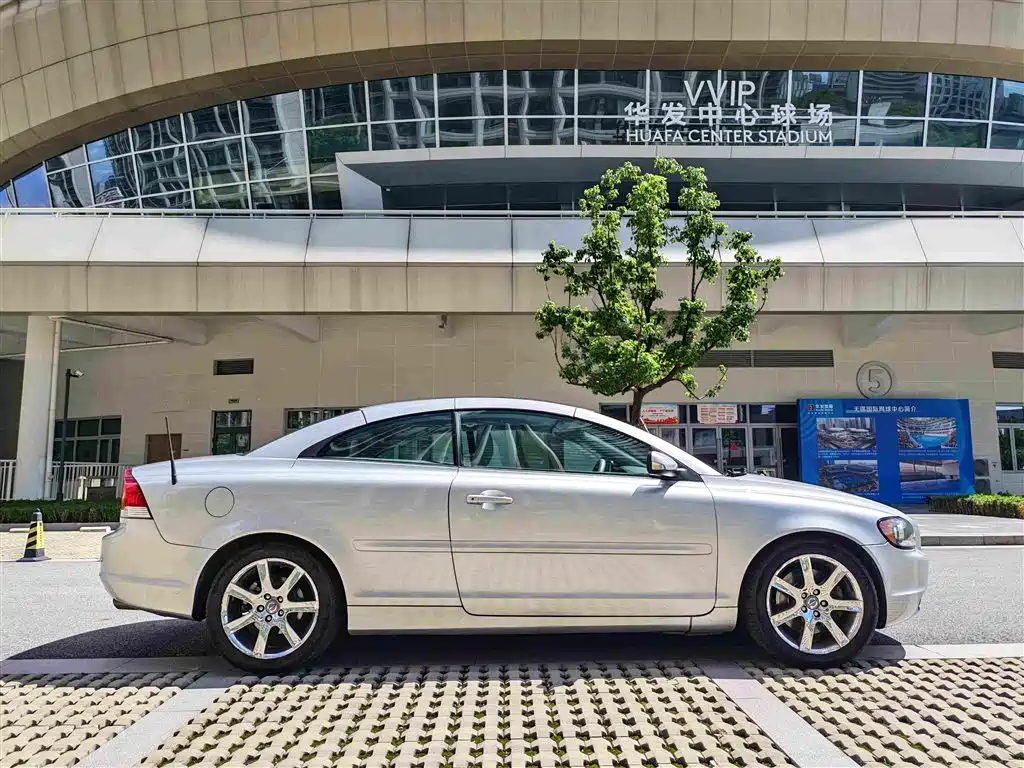 Volvo C70 — миниатюра 6