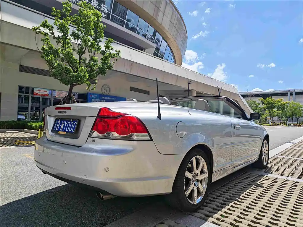 Volvo C70 — миниатюра 7