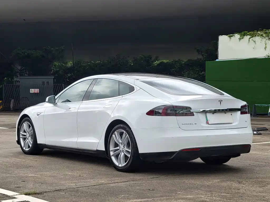 Tesla Model S — миниатюра 16