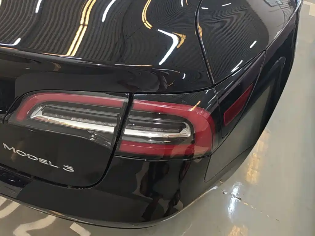 Tesla Model 3 — миниатюра 8