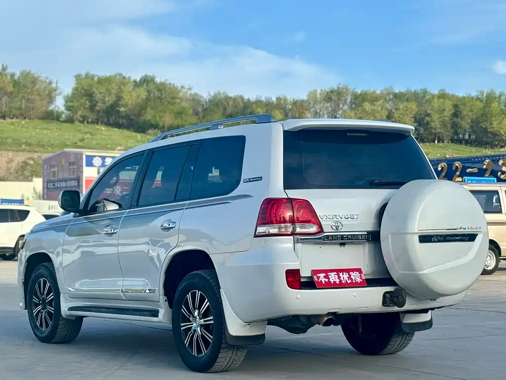 Toyota Land Cruiser 2011 5.7L AT