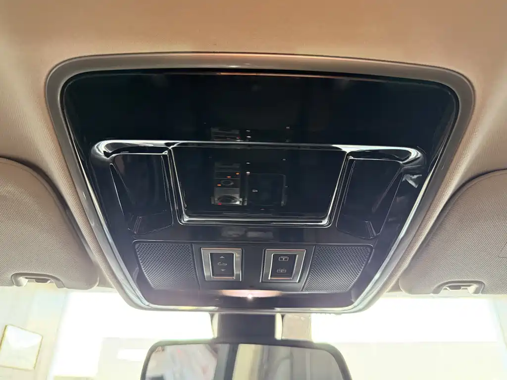 Land Rover Range Rover — миниатюра 9