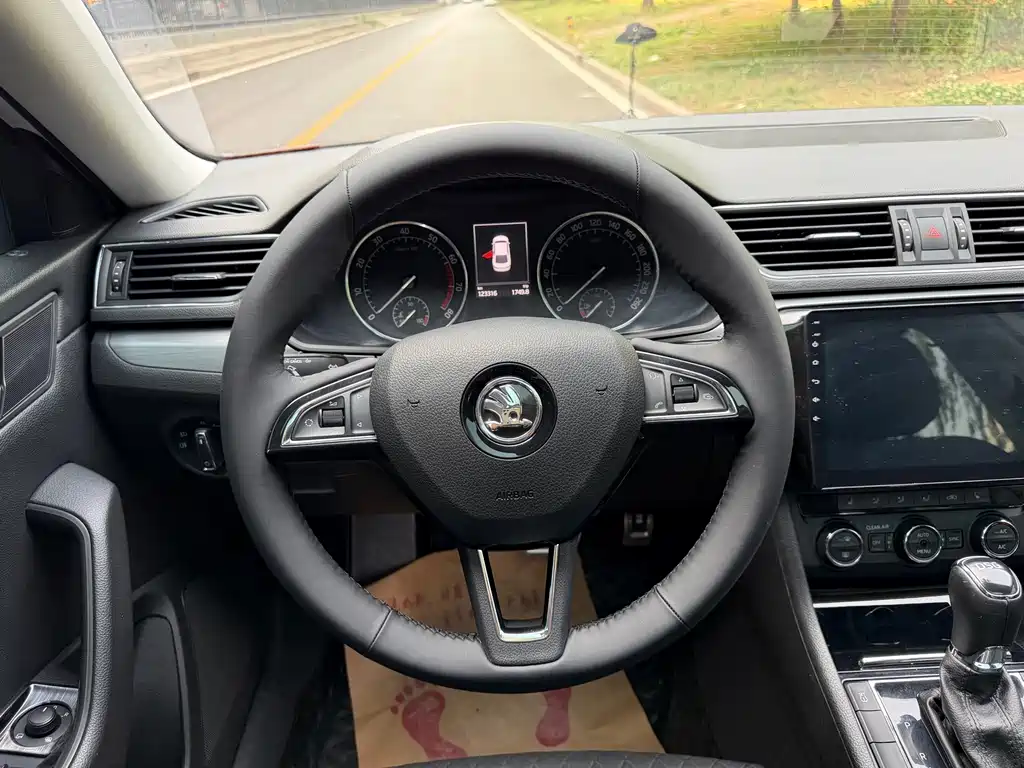 Skoda Superb 2016 TSI330 DSG