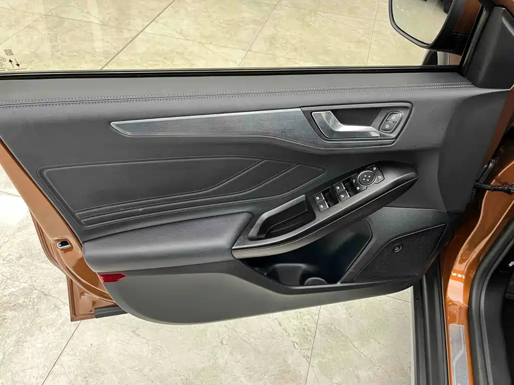 Ford Focus Active — миниатюра 10