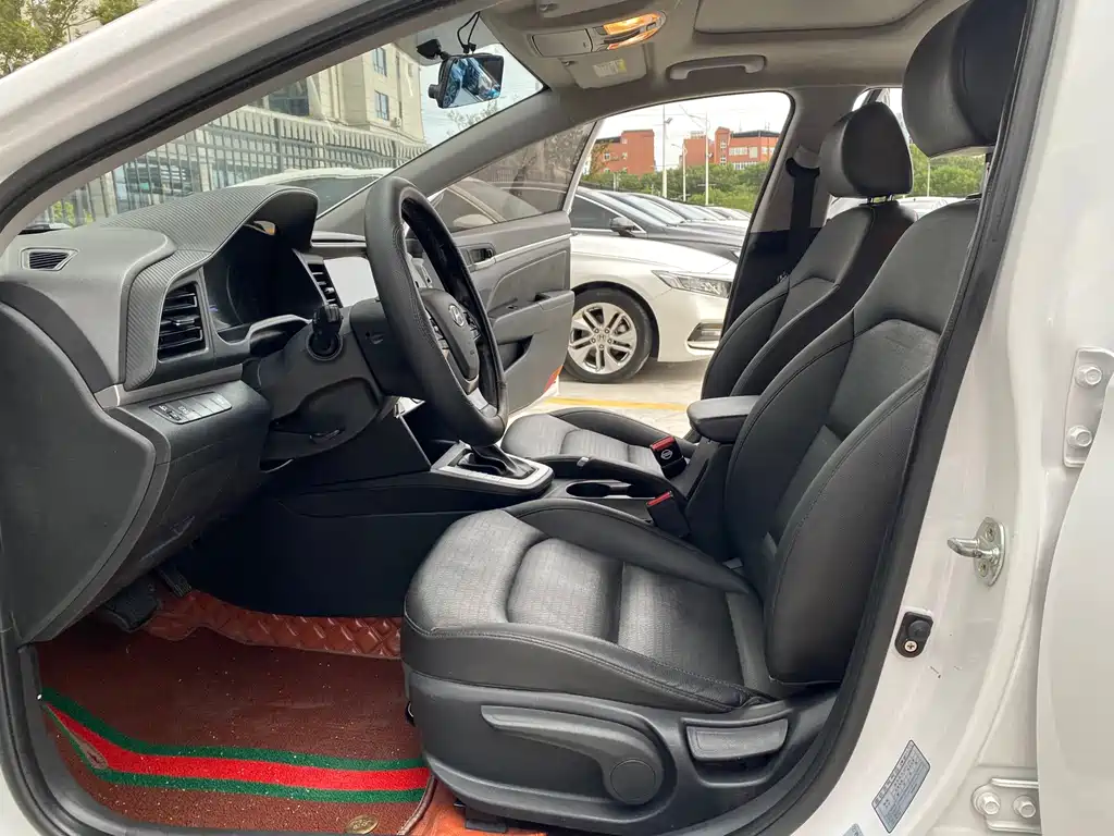 Hyundai Elantra — миниатюра 9