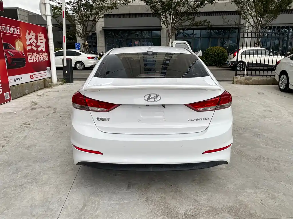 Hyundai Elantra — миниатюра 6