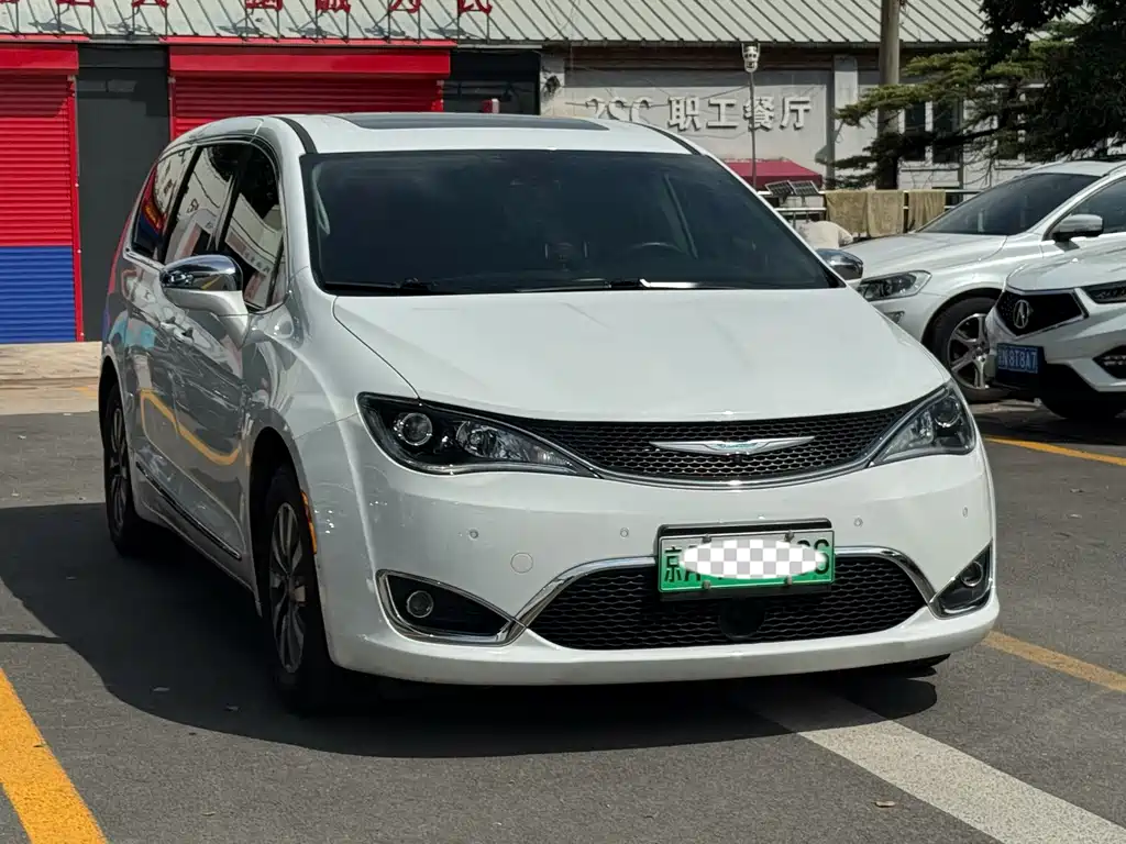 Chrysler Grand Voyager PHEV (Import) — миниатюра 3