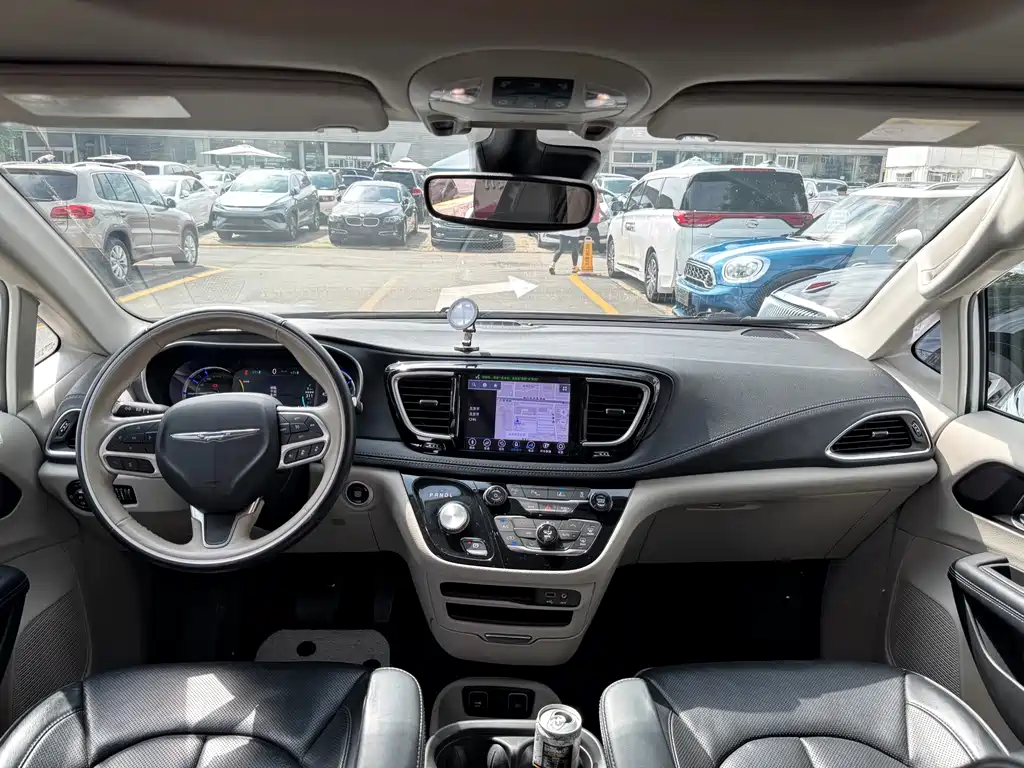Chrysler Grand Voyager PHEV (Import) — миниатюра 13