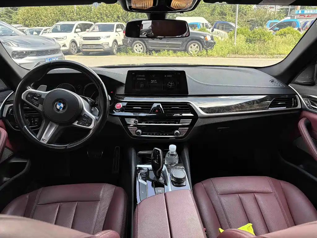 BMW 5 Series — миниатюра 8