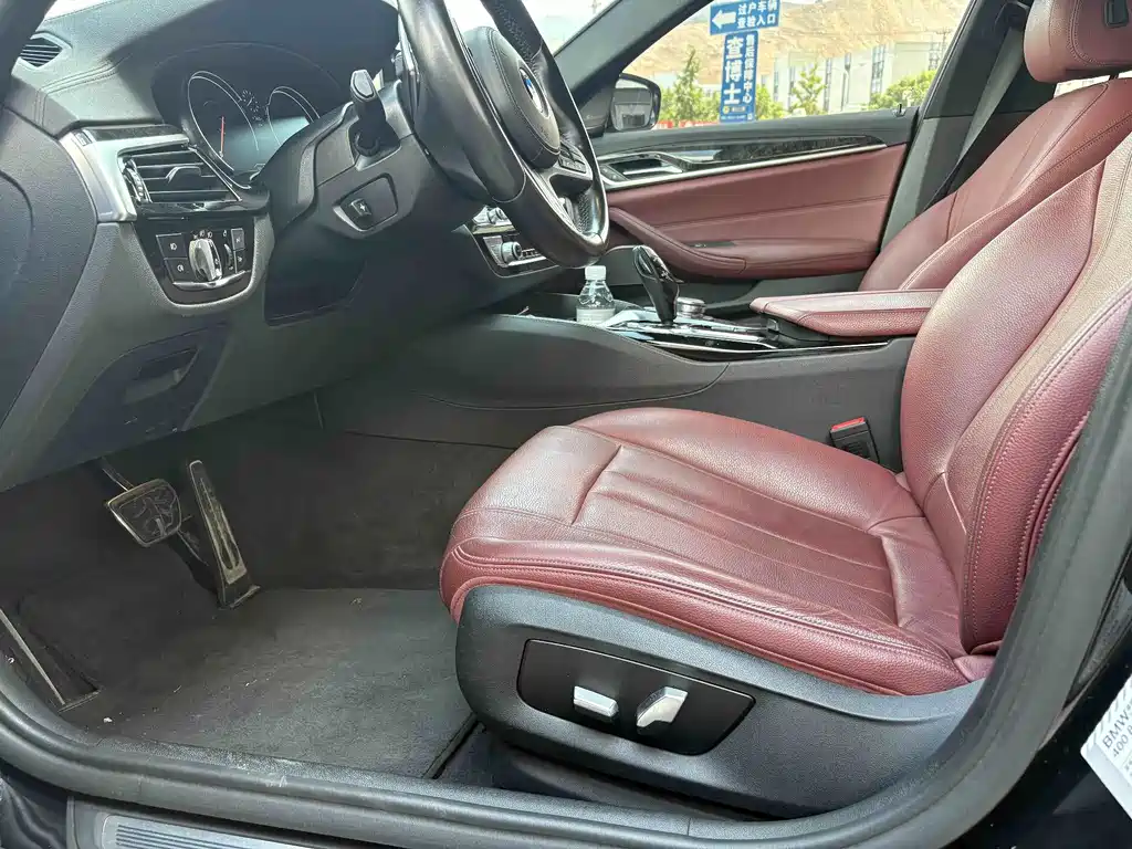 BMW 5 Series — миниатюра 9